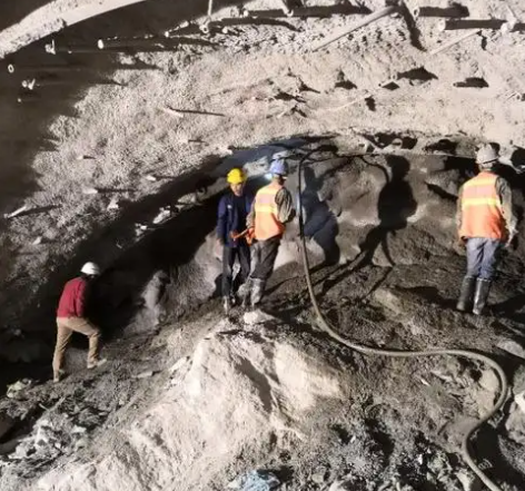 冠县拱顶带模注浆料的施工流程及注意事项